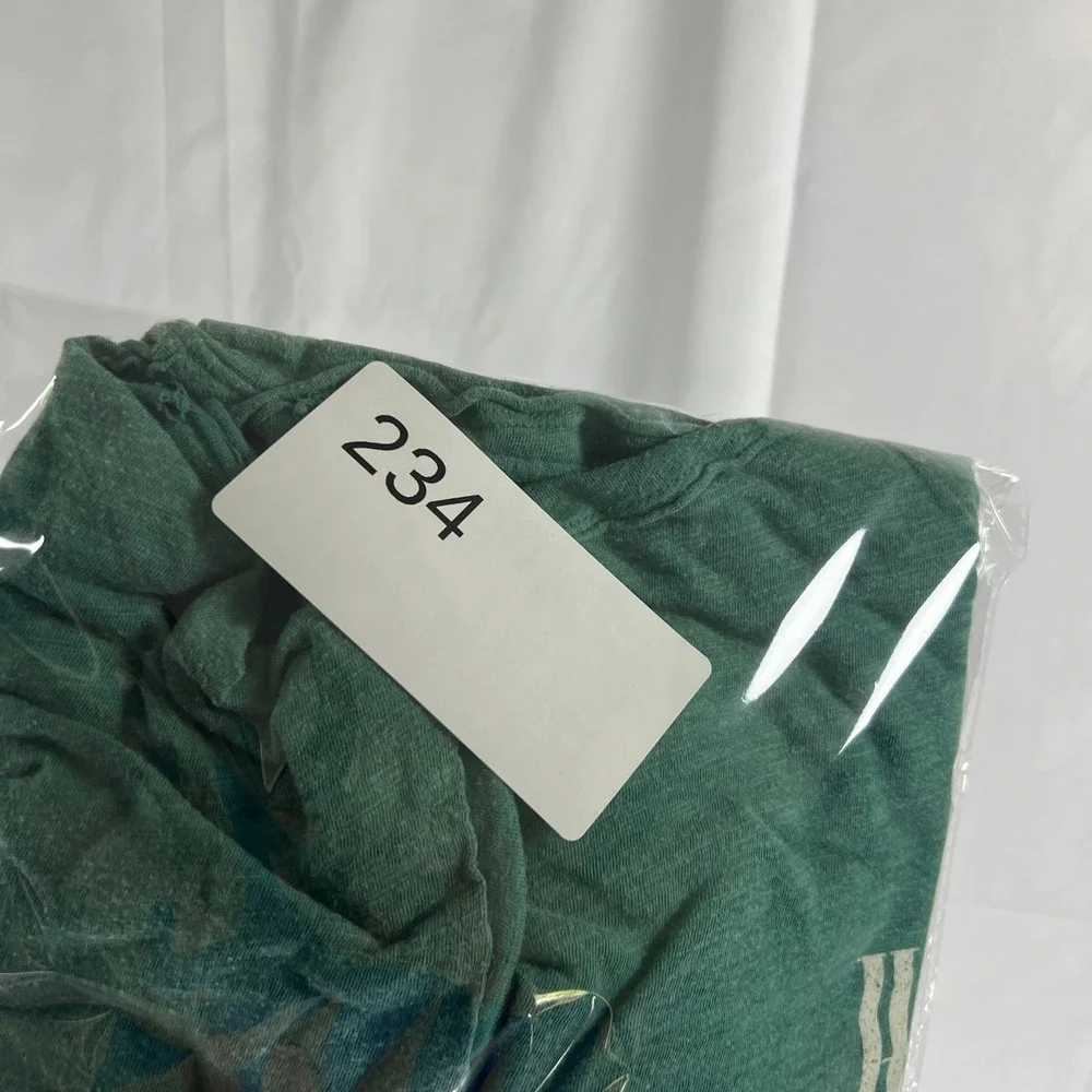 Social Culture Hamptons Social Club Green Cropped Graphic T-Shirt Medium - Picture 6 of 6